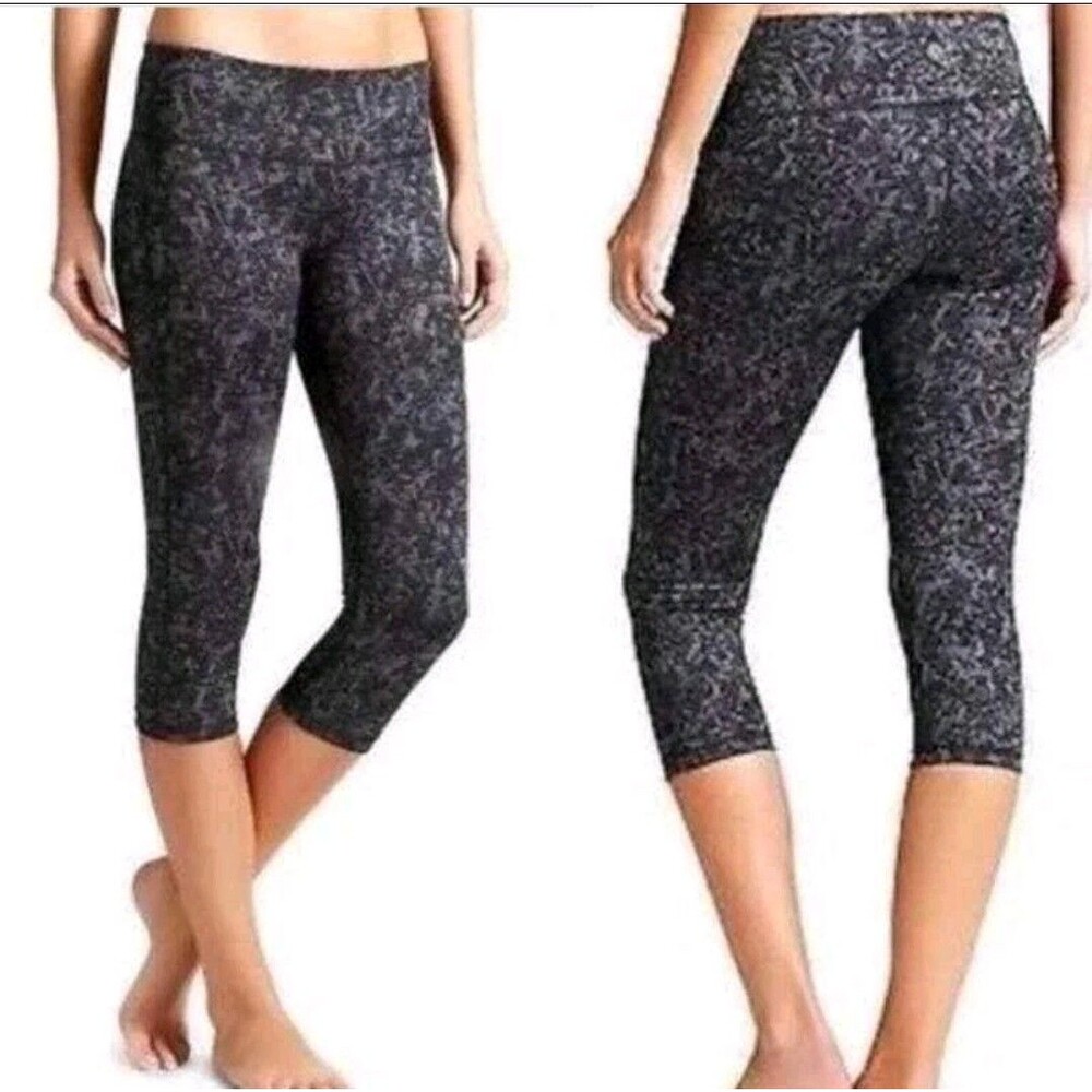 Athleta Leggings Womens M Black Gray Woodlands Cropped Chaturanga Reversible